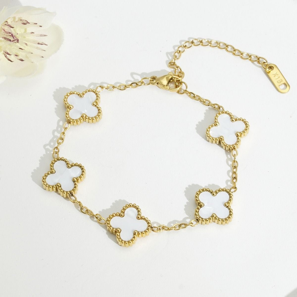 Stainless steel clover bracelet