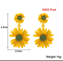 Load image into Gallery viewer, Fashion statement white and yellow flower earring
