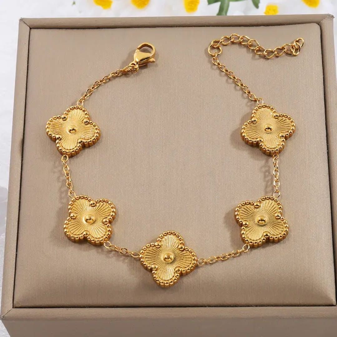 Stainless steel clover bracelet