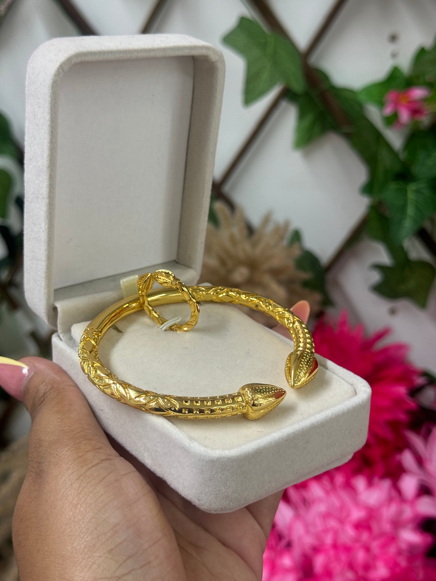 Gold plated adjustable Bera set