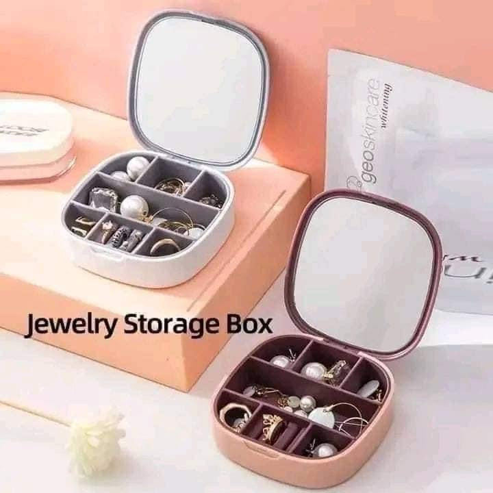 Mini jewelry organizer