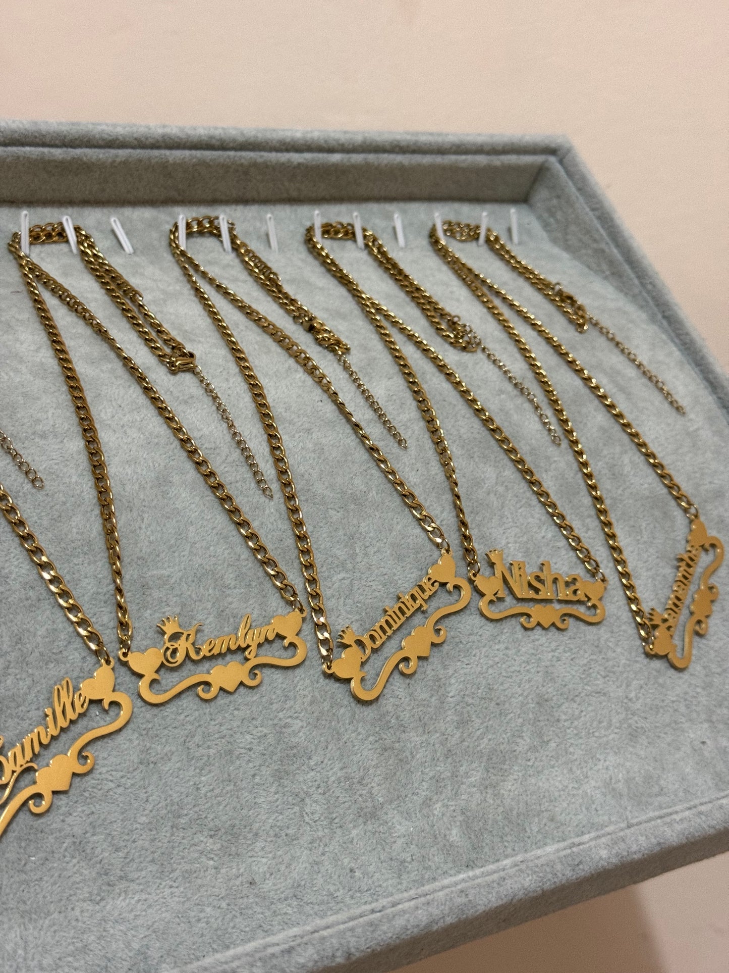 INSTOCK queendom NAME CHAIN ( NO PRE ORDER) cut out