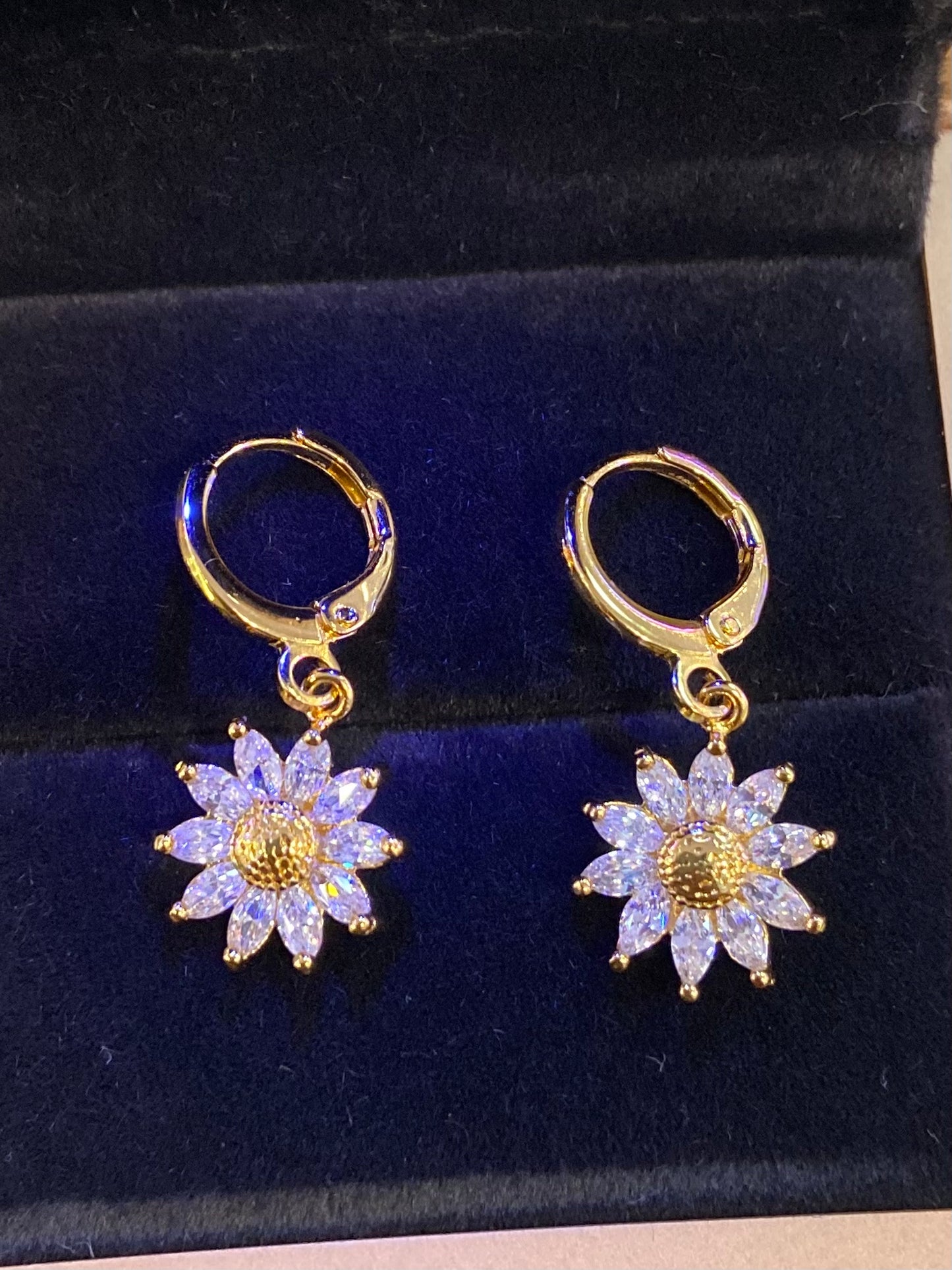 Flower huggie earrings
