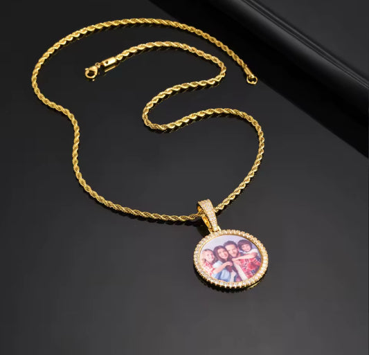 Medallion custom picture necklace