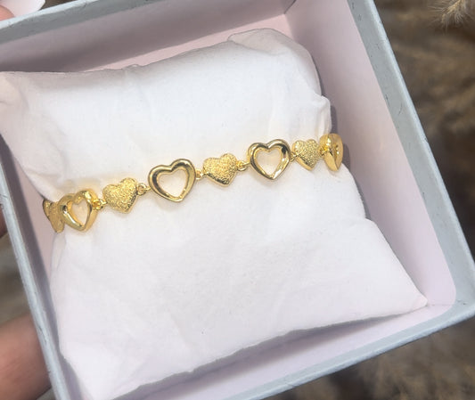 Gold plated sweet kiss bracelet