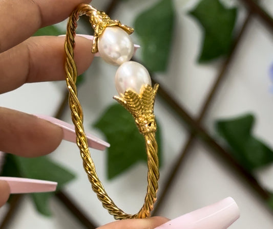 Gold plated pearl bracelet