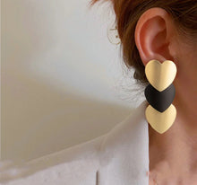 Load image into Gallery viewer, Fashion statement heart earring
